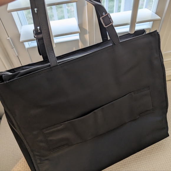 Tumi expandable laptop/ travel shoulder tote - Picture 3 of 7